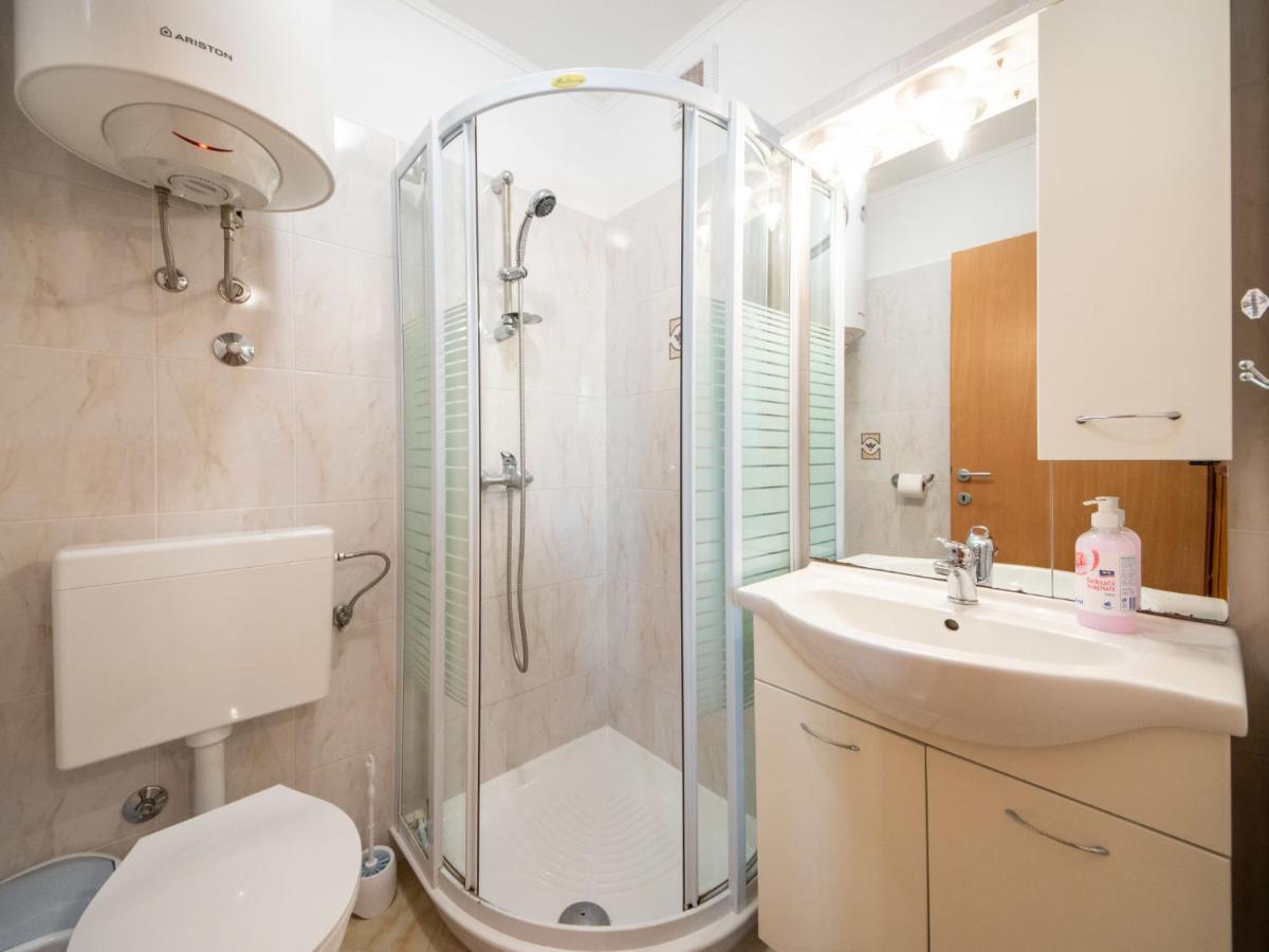 Apartment Kristijan By Interhome เบรอเซส ภายนอก รูปภาพ